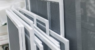 Москитные сетки на пластиковые окна Клинцы купить по цене от 920 руб.